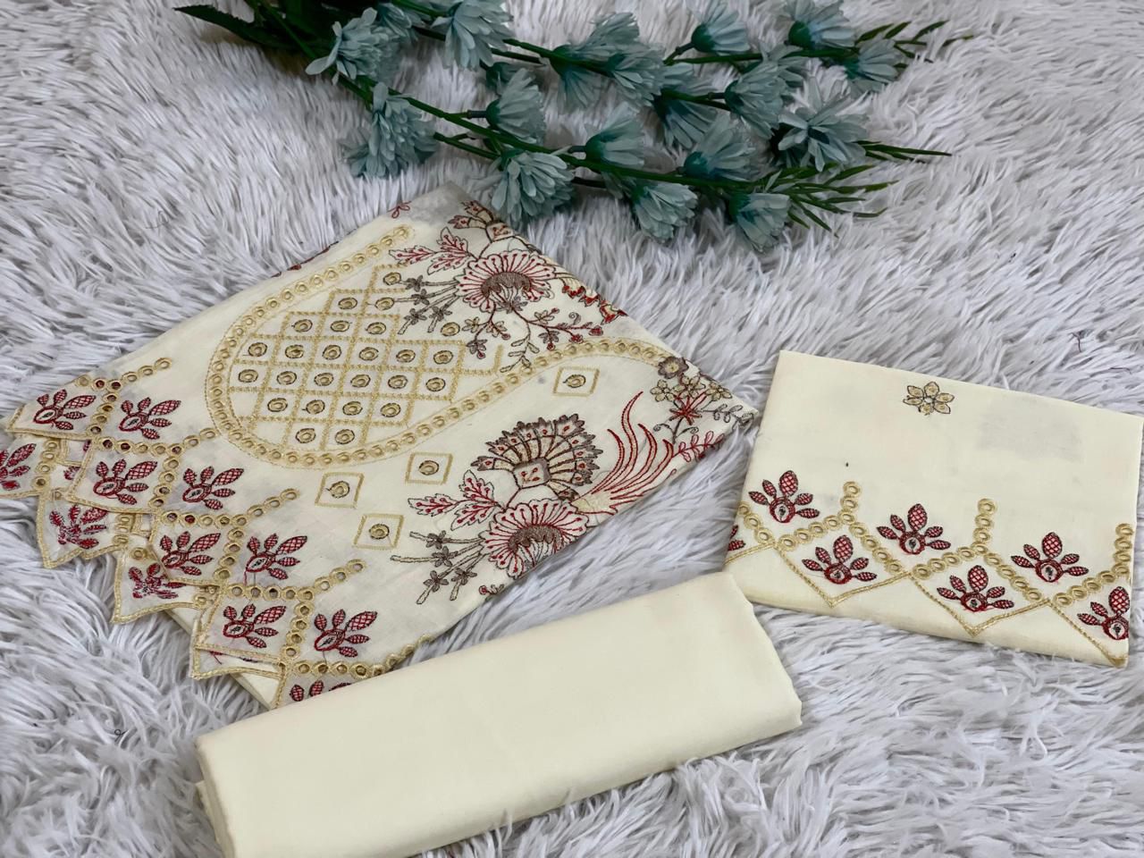 Unstitched 2psc Embroided Lawn Suit